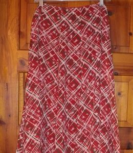 💜3/$10💜Emma James Sz10 Pretty red patterned skirt with snowflakes. Christmas❄️